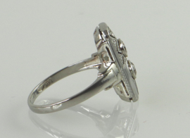 Antieke witgouden Art Deco ring met twee oudslijpel diamanten