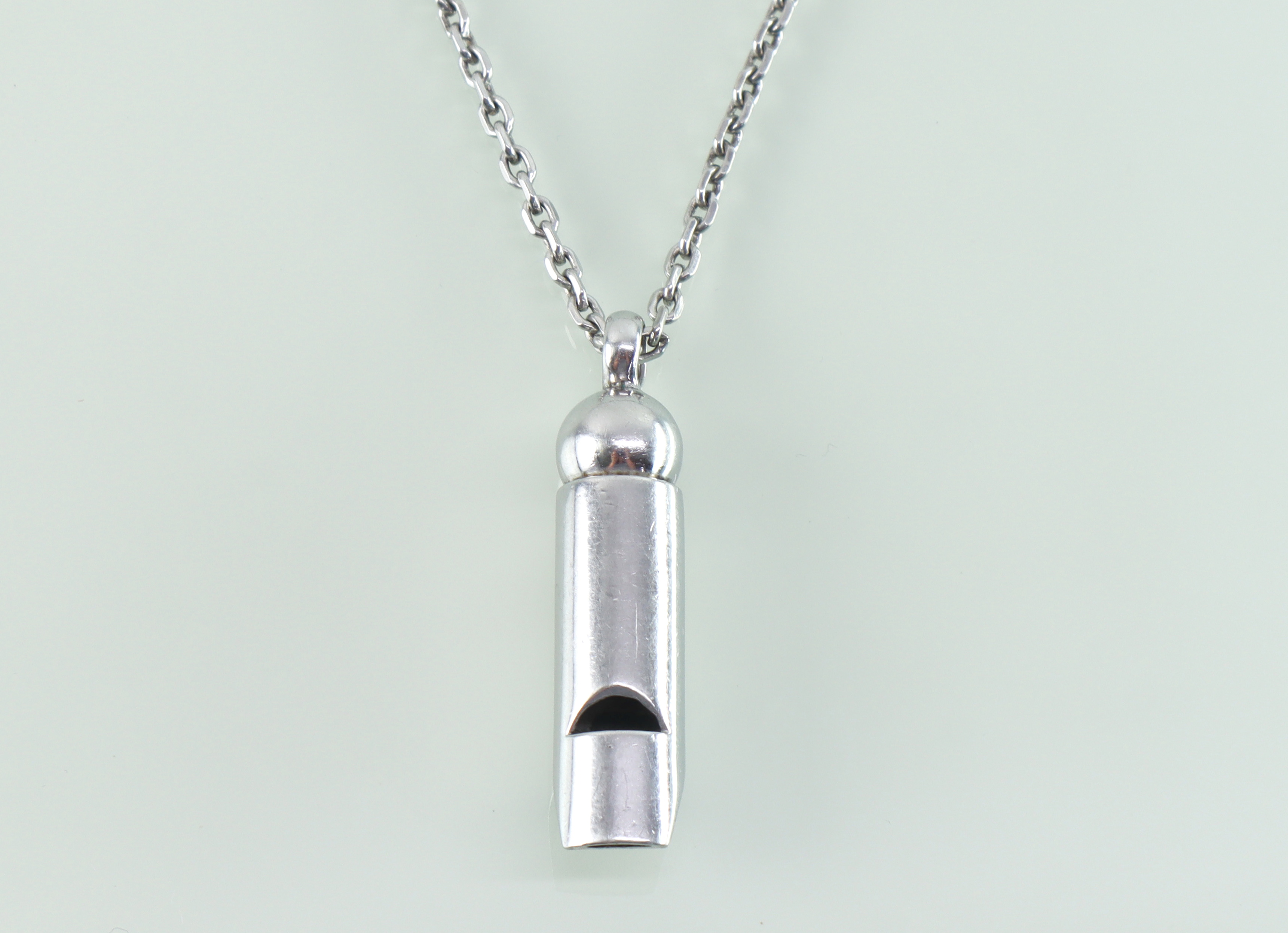 Zilveren echt werkend fluitje aan collier