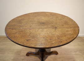 Antieke Engelse tilttop tafel