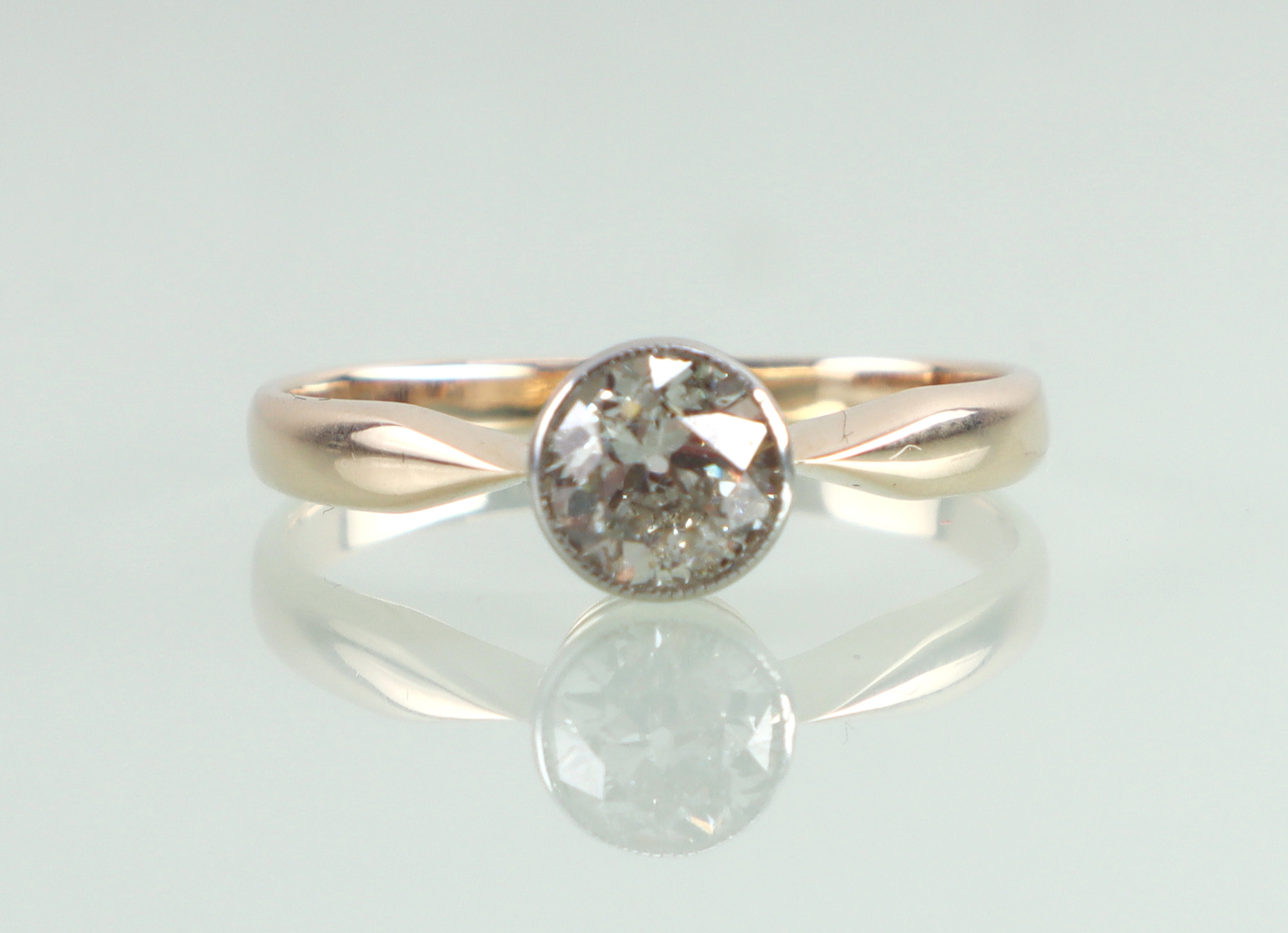 Antieke gouden ring oud slijpsel diamant 0,8 ct