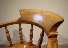 Antieke Engelse captainchair, 19e  eeuw.