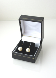 Antieke gouden oorbellen met parel