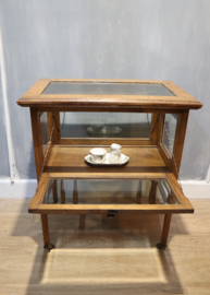 Antiek theekastje