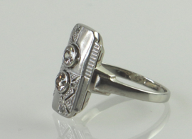 Antieke witgouden Art Deco ring met twee oudslijpel diamanten