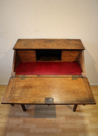 Antieke Engelse schrijftafel