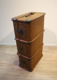 Antieke hutkoffer met houten banden