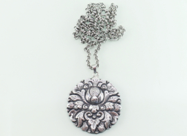 Zilveren Djokja hanger aan collier ca. 1930