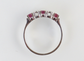 Witgouden rijring met robijn en diamant