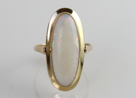 Vintage gouden ring met mooie grote opaal