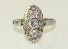 Antieke Art Deco witgouden ring met drie briljant geslepen diamanten