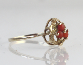 Vintage gouden ring met bloedkoraal