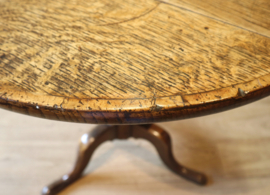 Antieke Engelse tilttop tafel, 18e eeuw