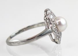 Fraaie Art Deco witgouden ring met diamant en parel