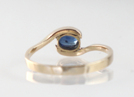 Antieke roodgouden ring met saffier