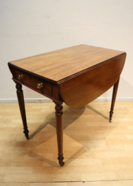 Antieke Pembroketafel