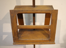 Antieke houten muziekstandaard