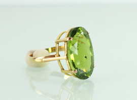 18 karaat gouden ring met grote 10 ct. peridot