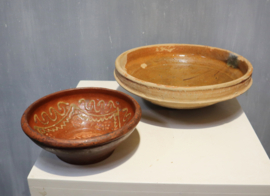 Twee aardewerk schalen