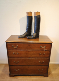 Antiek lederen laarzen met houten mal
