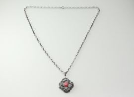 Zilveren hanger rhodochrosiet aan jasseron collier