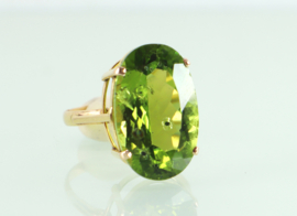 18 karaat gouden ring met grote 10 ct. peridot