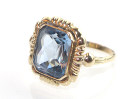 Vintage gouden ring met blauwe spinel