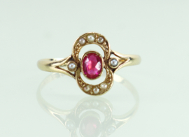 Antieke 18 karaat gouden ring met robijn en zaadparels