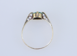 Bijzondere vintage gouden ring met annagroen-glas