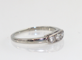 Witgouden ring met drie diamanten, briljanten