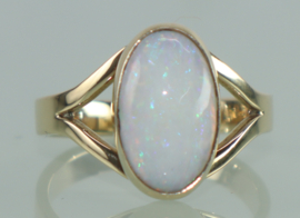 Vintage gouden ring met opaal