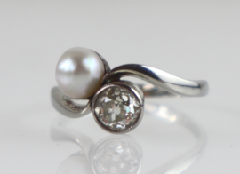 Antieke witgouden ring 'Toi et Moi' met parel en diamant