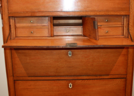 Antieke  chiffonière met bureau