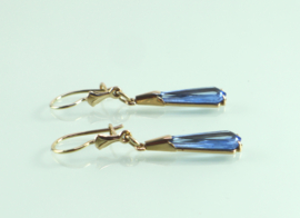Antieke gouden oorbellen met blauwe steen