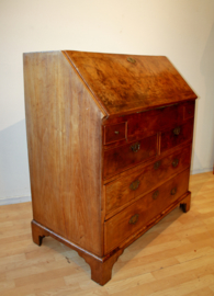 Antieke Engelse secretaire met leder schrijfblad