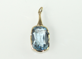 Antieke gouden hanger met grote aquamarijn