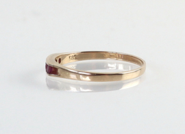 Gouden ring met robijnen, rijring