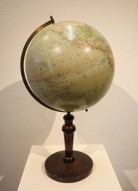 Antieke Nederlandse globe, Dr. Neuse/Bijleveld ca. 1929