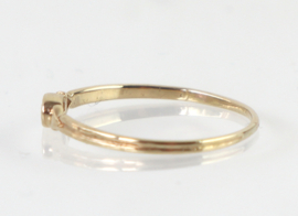 Antieke gouden ring met robijn