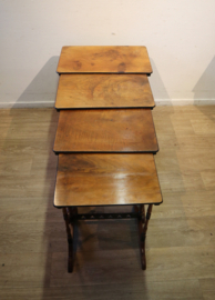 Antiek mimisetje/Quartetto tafels, 19e eeuw.