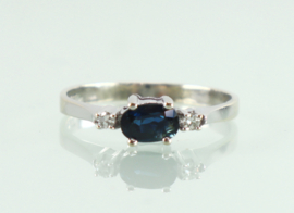 Witgouden ring met groenblauwe saffier en diamant