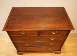 Antieke Engelse commode, 18e eeuw