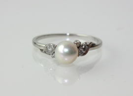 Vintage witgouden ring met cultivé parel en 8 single cut diamanten