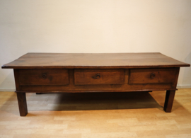 Antieke Spaanse salontafel