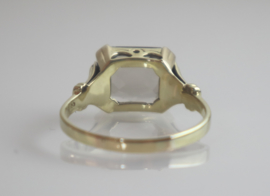 Antieke ring met van kleur veranderende rookkwarts