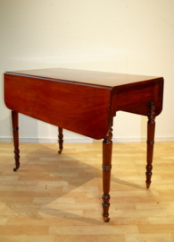 Antieke Pembroketafel