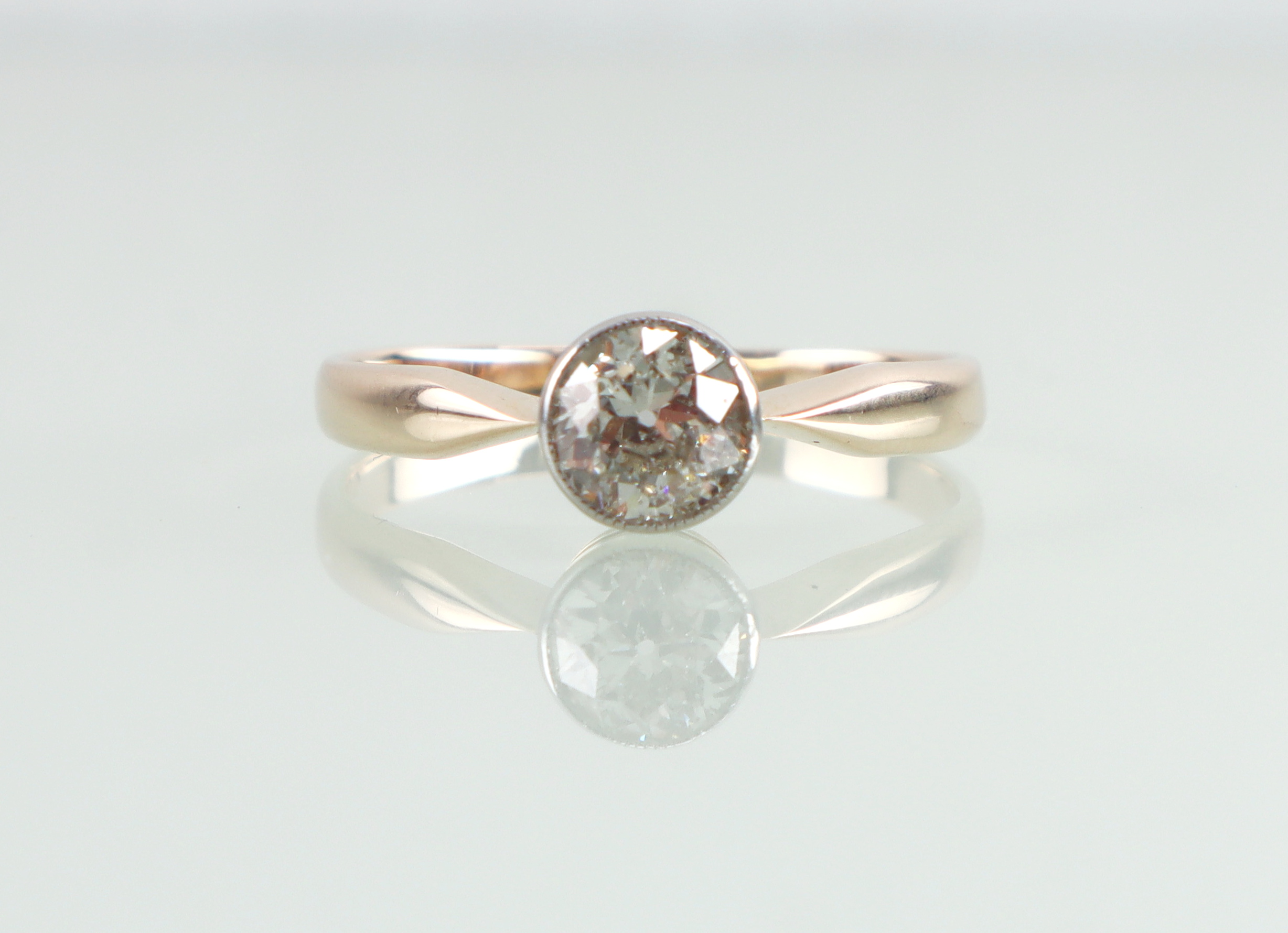 Antieke gouden ring oud slijpsel diamant 0,8 ct