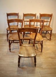 Zes antieke Scroll Back Windsorstoelen