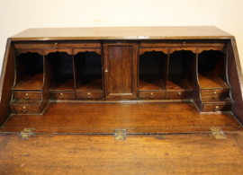 Antieke Engelse secretaire, 18e eeuw