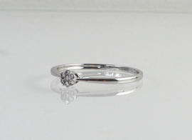 Witgouden 18 karaat ring met diamanten bloem