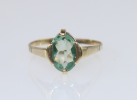 Bijzondere vintage gouden ring met annagroen-glas